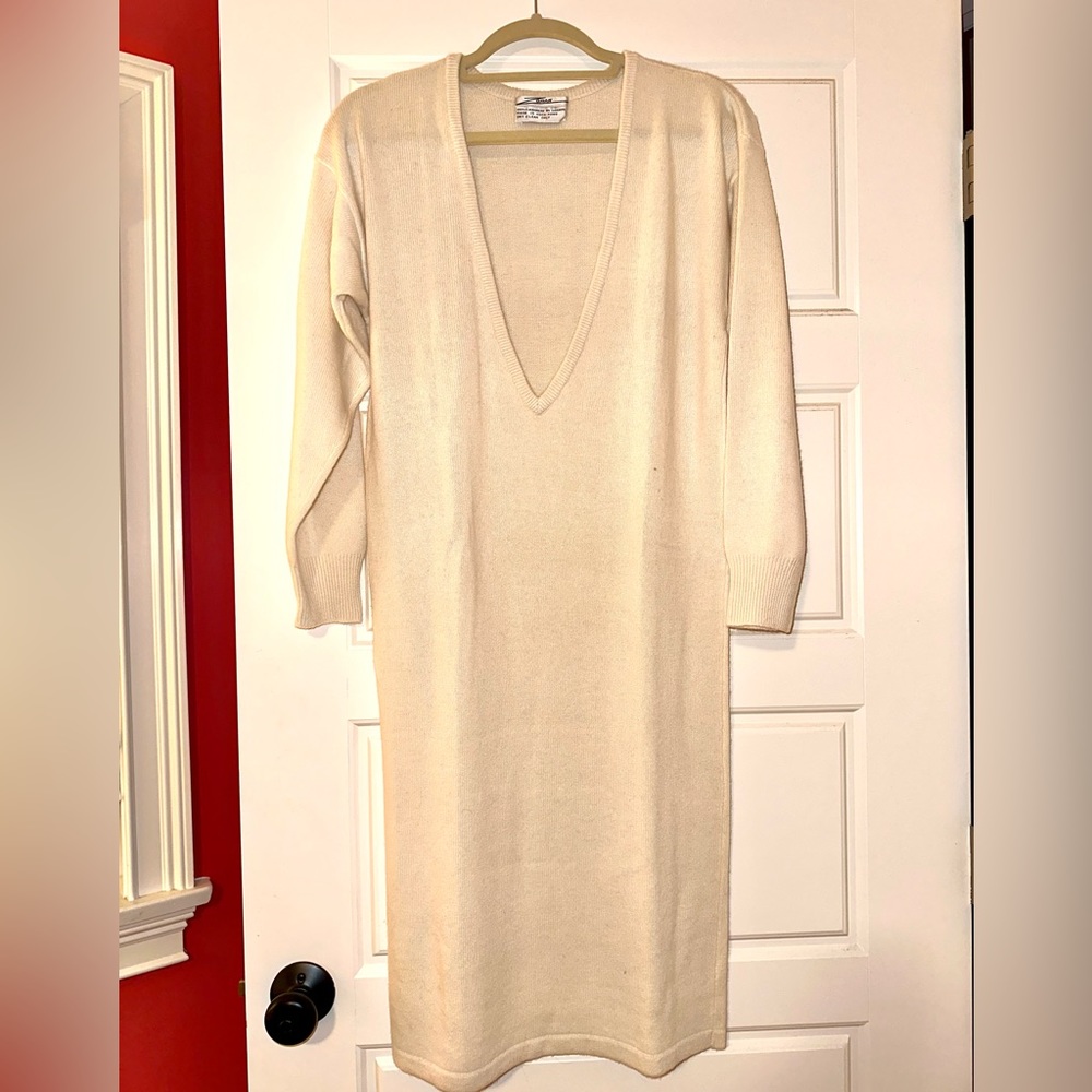 Zoran cashmere sweater dress white with vneck - brand new never worn! Size small